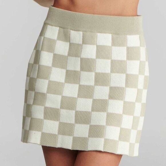 Charlie Holiday Dresses & Skirts - Charlie Holiday Grid Avalon Skirt tan and cream sweater skirt NWT